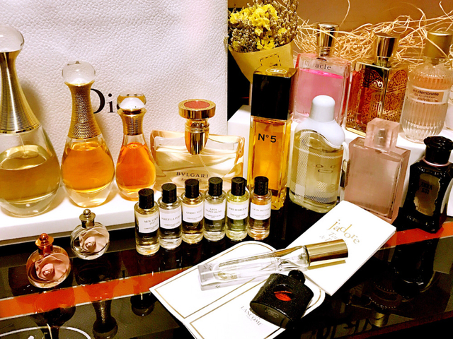 ZHPF-50Y آلة تعبئة العطور الكوميدية